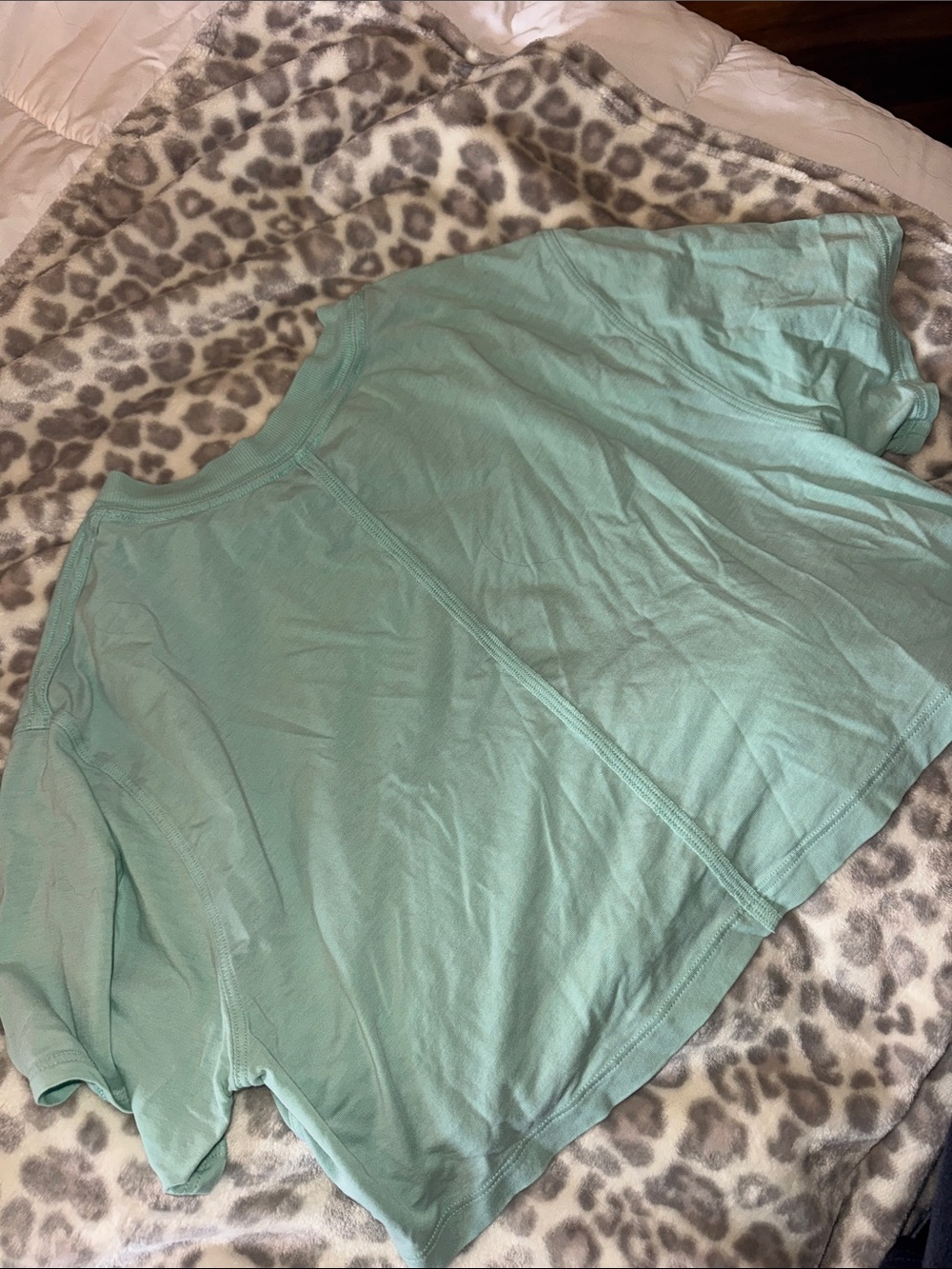 Lulu lemon Mint Green cropped Tee - Picture 2 of 4